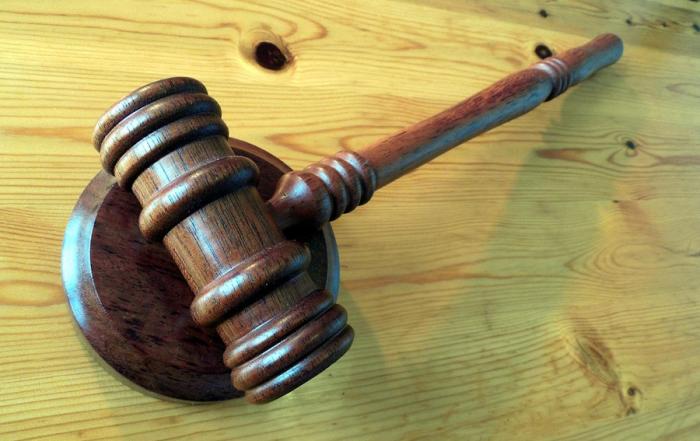 Venta de inmueble mediante subasta notarial: procedimiento y garantías